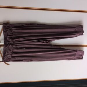 Lululemon Lost in Leisure Crop Jogger 8 Antique Bark